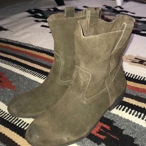 American Eagle suede biker boots.